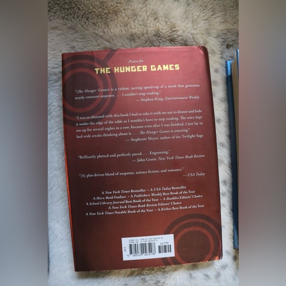 The Hunger Games Trilogy Hard Cover Box Set. Written by Suzanne Collins - Picture 8 of 15
